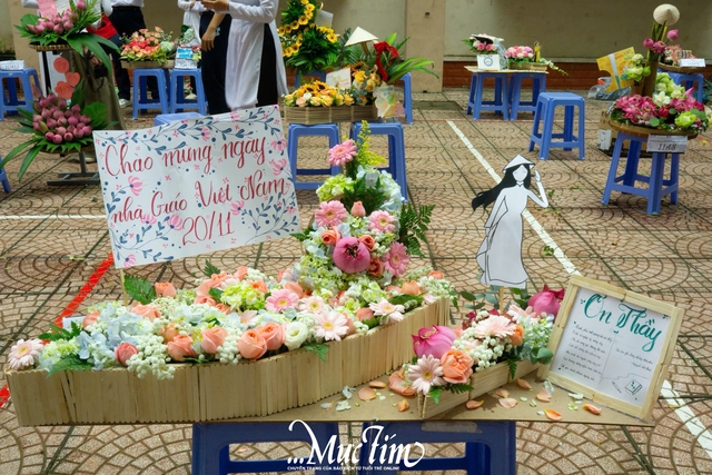 Học trò Trường THPT Hồ Thị Bi lần đầu 'gặp' thầy cô của thời thanh xuân qua những bức ảnh cũ- Ảnh 14. Học trò Trường THPT Hồ Thị Bi lần đầu 'gặp' thầy cô của thời thanh xuân qua những bức ảnh cũ- Ảnh 14.