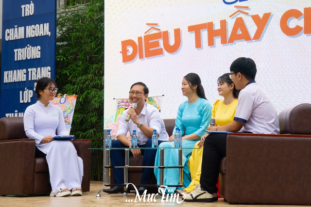 Học trò Trường THPT Hồ Thị Bi lần đầu 'gặp' thầy cô của thời thanh xuân qua những bức ảnh cũ- Ảnh 6. Học trò Trường THPT Hồ Thị Bi lần đầu 'gặp' thầy cô của thời thanh xuân qua những bức ảnh cũ- Ảnh 6.