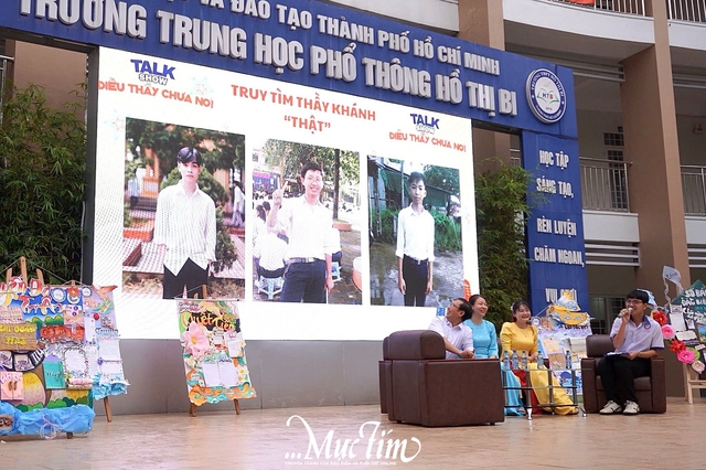 Học trò Trường THPT Hồ Thị Bi lần đầu 'gặp' thầy cô của thời thanh xuân qua những bức ảnh cũ- Ảnh 2. Học trò Trường THPT Hồ Thị Bi lần đầu 'gặp' thầy cô của thời thanh xuân qua những bức ảnh cũ- Ảnh 2.