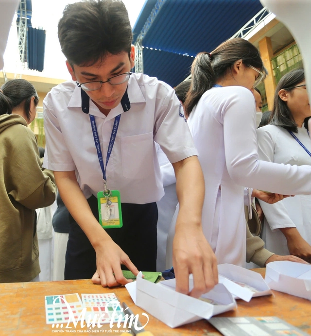 Teen Trường THPT Tây Thạnh tự tay làm thiệp tri ân thầy cô dịp 20-11 - Ảnh 8.