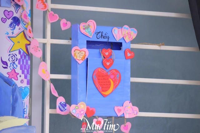 Rực rỡ những bông hoa tri ân trên ngực áo của thầy cô Trường Trung học Thực hành Sài Gòn - Ảnh 27.