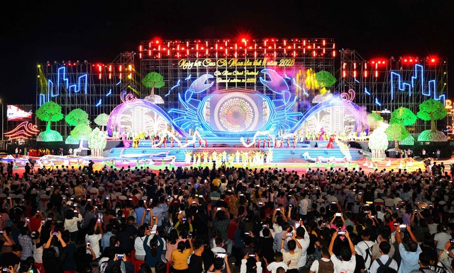 Sôi động cuộc thi mò cua nhanh tại ngày hội cua lần thứ II tỉnh Cà Mau - Ảnh 1.