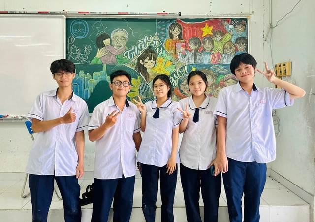 Teen THPT Thạnh Lộc “hô biến” bảng lớp thành tác phẩm nghệ thuật chào mừng Ngày Nhà giáo Việt Nam - Ảnh 3.