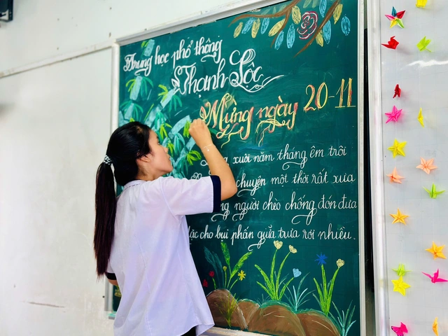 Teen THPT Thạnh Lộc “hô biến” bảng lớp thành tác phẩm nghệ thuật chào mừng Ngày Nhà giáo Việt Nam - Ảnh 10.