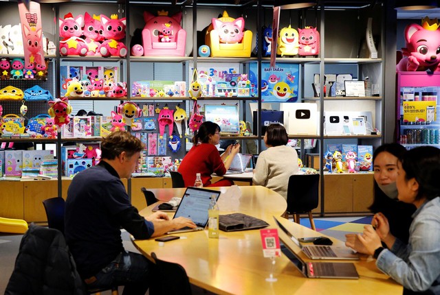 'Baby Shark' producer Pinkfong shares soar in South Korea after IPO - Ảnh 1. 'Baby Shark' producer Pinkfong shares soar in South Korea after IPO - Ảnh 1.