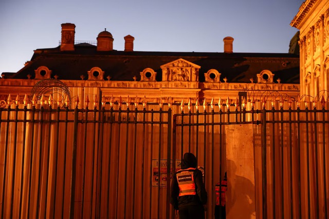 France's Louvre Museum closes gallery due to structural weakness- Ảnh 3.