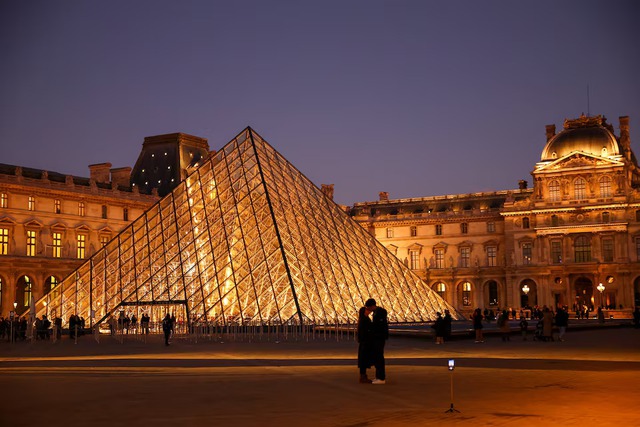 France's Louvre Museum closes gallery due to structural weakness- Ảnh 1.