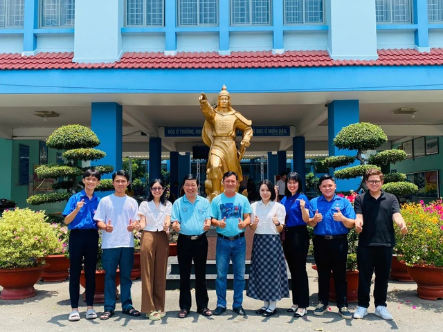 Người thầy truyền cảm hứng cho nhiều thế hệ học trò của Trường THPT Quang Trung- Ảnh 7.