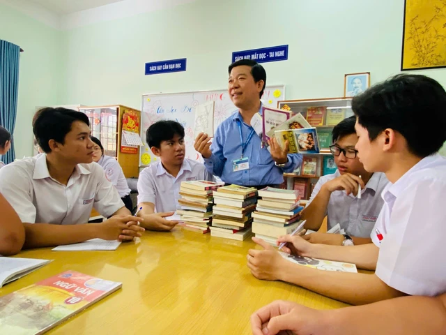 Người thầy truyền cảm hứng cho nhiều thế hệ học trò của Trường THPT Quang Trung- Ảnh 8.