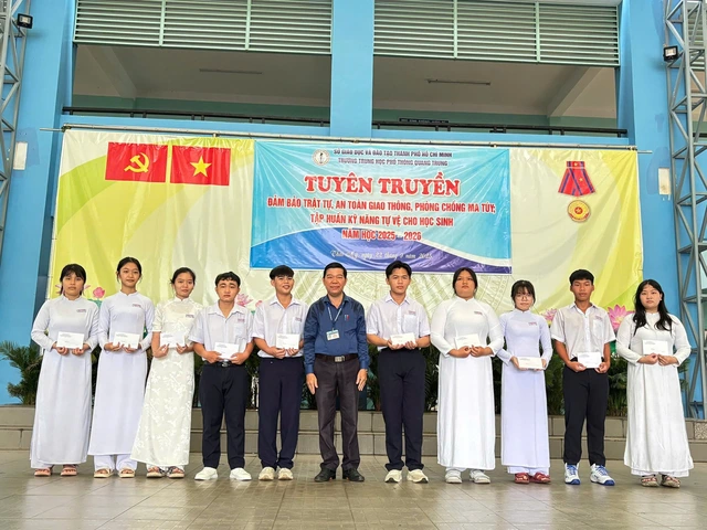 Người thầy truyền cảm hứng cho nhiều thế hệ học trò của Trường THPT Quang Trung- Ảnh 6.