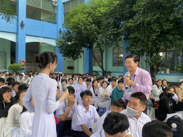 Người thầy truyền cảm hứng cho nhiều thế hệ học trò của Trường THPT Quang Trung- Ảnh 3.