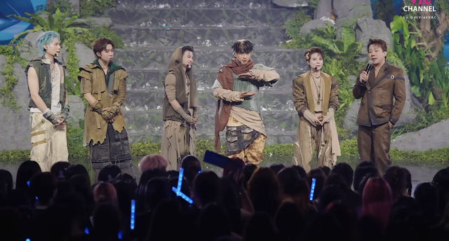 Vũ Cát Tường đưa ‘người đặc biệt’ lên sân khấu Anh trai say hi- Ảnh 1.