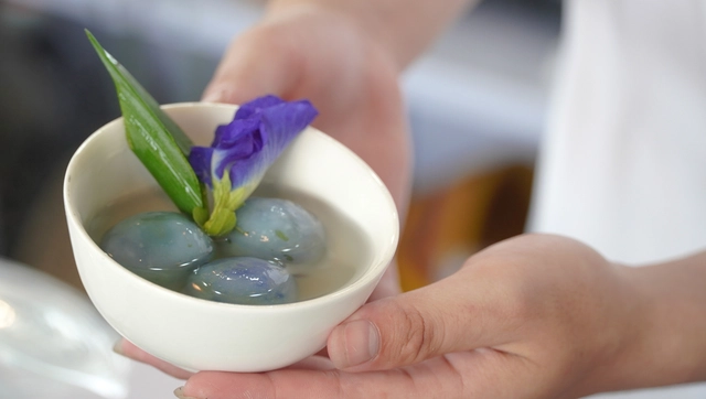 Chè cua thành món ngon gây bão trong giới trẻ - Ảnh 2.