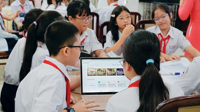 Cô giáo Trường THPT Lương Thế Vinh hô biến môn lịch sử thành giờ học vui ơi là vui cùng AI - Ảnh 5.