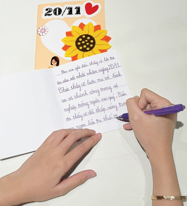 Các bước siêu dễ để tạo một chiếc thiệp cảm ơn thầy cô - Ảnh 8.