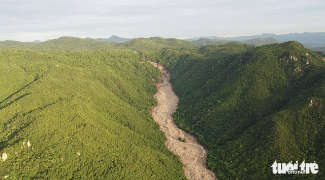 Family swept away after mountain reservoir bursts in Vietnam’s Lam Dong
- Ảnh 1.