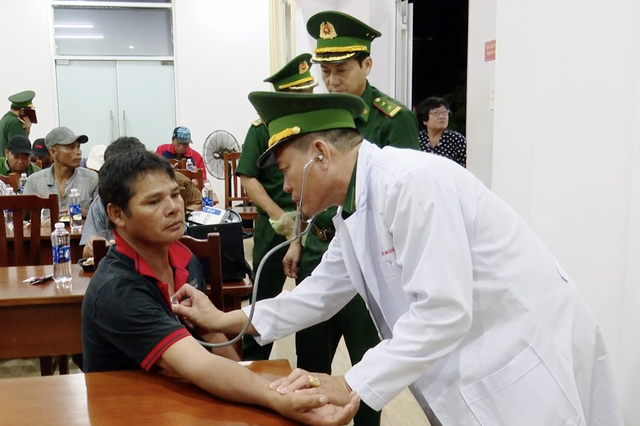 Ho Chi Minh City probes sinking of fishing boats after collision with foreign cargo ship
- Ảnh 1. Ho Chi Minh City probes sinking of fishing boats after collision with foreign cargo ship
- Ảnh 1.