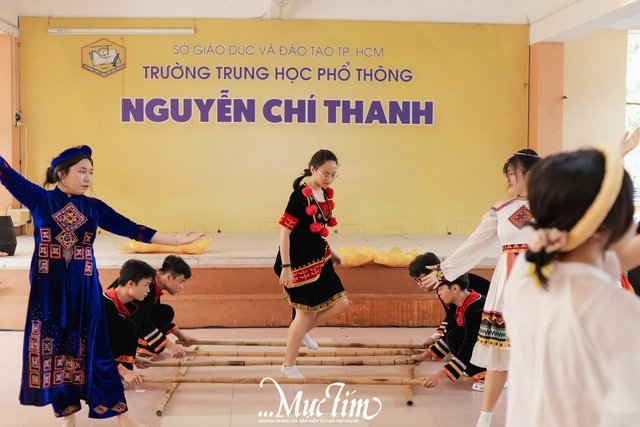 Teen Trường THPT Nguyễn Chí Thanh gửi gắm lời tri ân thầy cô bằng âm nhạc- Ảnh 23.