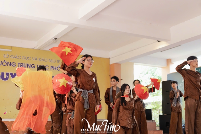 Teen Trường THPT Nguyễn Chí Thanh gửi gắm lời tri ân thầy cô bằng âm nhạc- Ảnh 20.