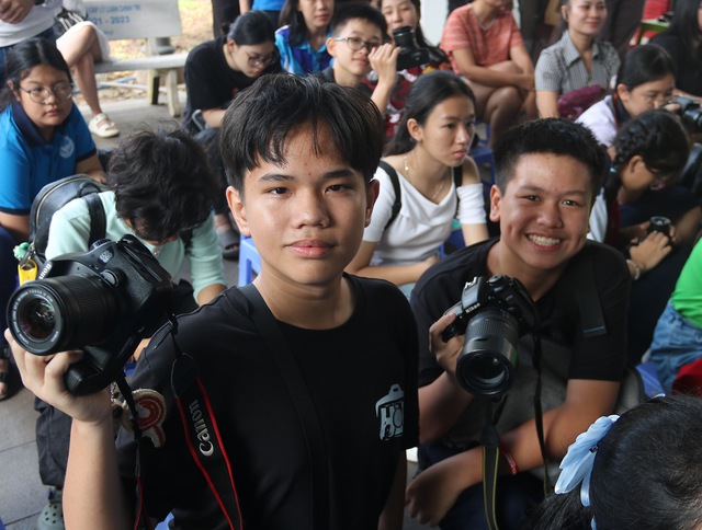 Buổi tác nghiệp thực tế với nhiều điều hay ho của phóng viên nhí Khăn Quàng Đỏ- Ảnh 3. Buổi tác nghiệp thực tế với nhiều điều hay ho của phóng viên nhí Khăn Quàng Đỏ- Ảnh 3.