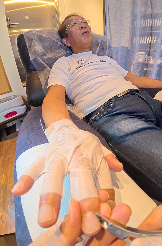 Use of nail salons by men gradually spreading in Japan- Ảnh 1. Use of nail salons by men gradually spreading in Japan- Ảnh 1.