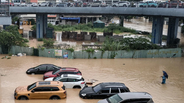 Vietnam flooding death toll rises to 16- Ảnh 1. Vietnam flooding death toll rises to 16- Ảnh 1.
