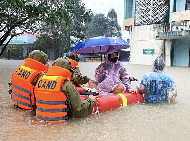 Tens of thousands of homes in Vietnam’s Dak Lak submerged in worst flooding in over 30 years
- Ảnh 1. Tens of thousands of homes in Vietnam’s Dak Lak submerged in worst flooding in over 30 years
- Ảnh 1.