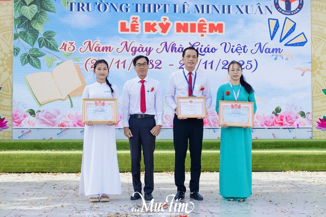 Thầy trò Trường THPT Lê Minh Xuân sẻ chia với đồng bào bão, lũ qua "Nét vẽ lịch sử"- Ảnh 11.