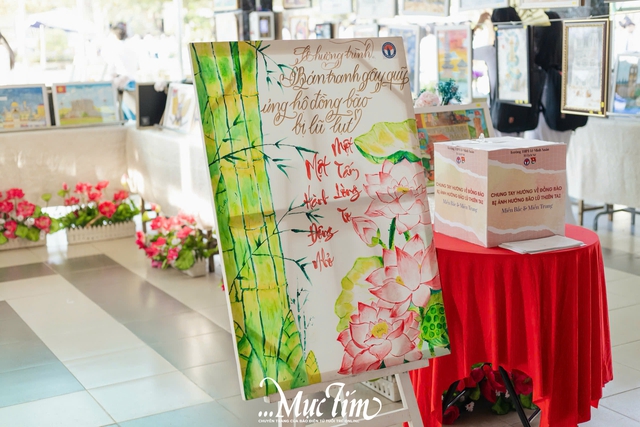 Thầy trò Trường THPT Lê Minh Xuân sẻ chia với đồng bào bão, lũ qua "Nét vẽ lịch sử"- Ảnh 15.