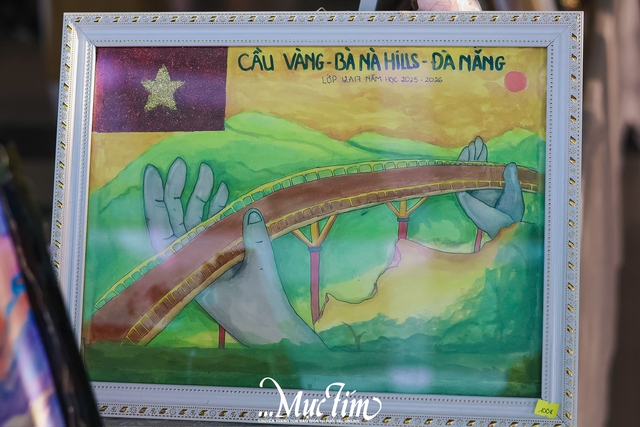 Thầy trò Trường THPT Lê Minh Xuân sẻ chia với đồng bào bão, lũ qua "Nét vẽ lịch sử"- Ảnh 17.