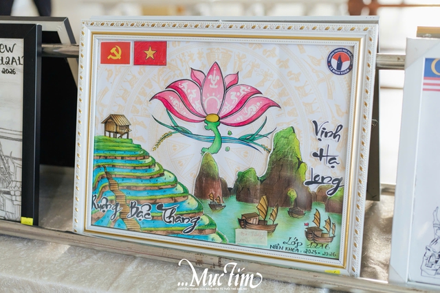 Thầy trò Trường THPT Lê Minh Xuân sẻ chia với đồng bào bão, lũ qua "Nét vẽ lịch sử"- Ảnh 18.