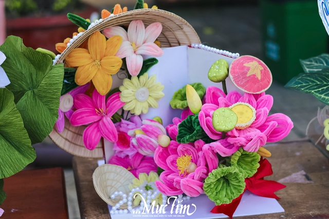 Thầy trò Trường THPT Lê Minh Xuân sẻ chia với đồng bào bão, lũ qua "Nét vẽ lịch sử"- Ảnh 35.