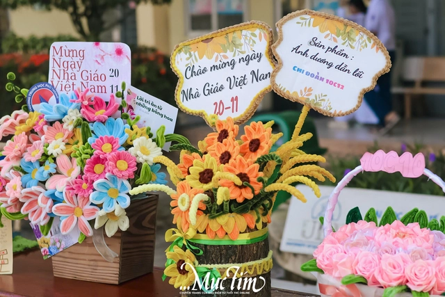 Thầy trò Trường THPT Lê Minh Xuân sẻ chia với đồng bào bão, lũ qua "Nét vẽ lịch sử"- Ảnh 36.