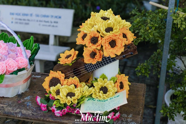 Thầy trò Trường THPT Lê Minh Xuân sẻ chia với đồng bào bão, lũ qua "Nét vẽ lịch sử"- Ảnh 37.