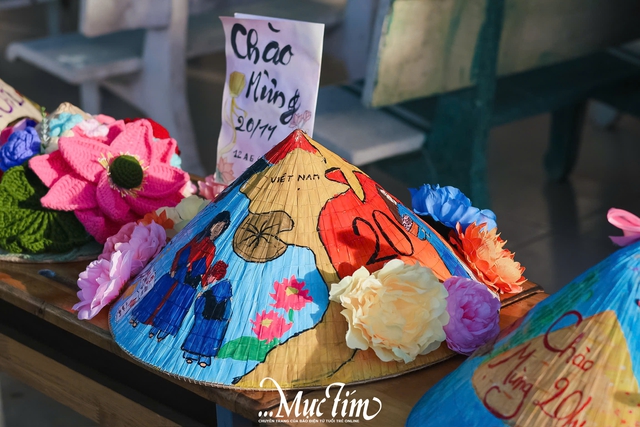 Thầy trò Trường THPT Lê Minh Xuân sẻ chia với đồng bào bão, lũ qua "Nét vẽ lịch sử"- Ảnh 38.