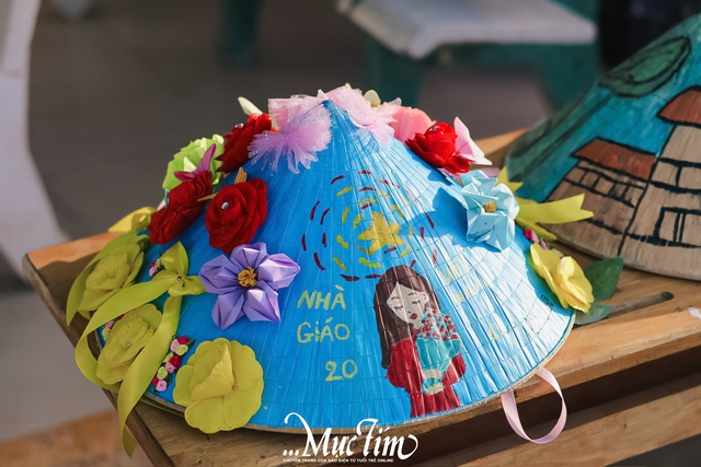 Thầy trò Trường THPT Lê Minh Xuân sẻ chia với đồng bào bão, lũ qua "Nét vẽ lịch sử"- Ảnh 40.