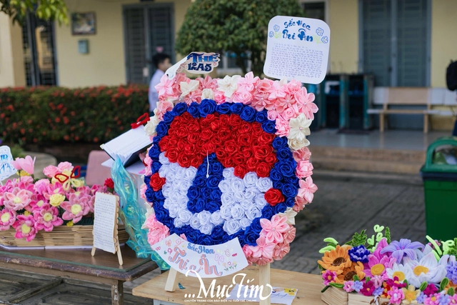 Thầy trò Trường THPT Lê Minh Xuân sẻ chia với đồng bào bão, lũ qua "Nét vẽ lịch sử"- Ảnh 41.