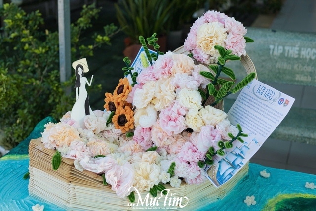 Thầy trò Trường THPT Lê Minh Xuân sẻ chia với đồng bào bão, lũ qua "Nét vẽ lịch sử"- Ảnh 42.