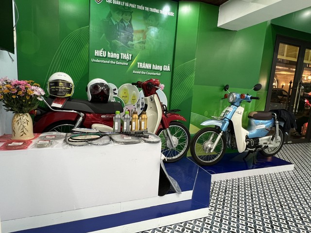 Hanoi exhibition showcases 500 genuine vs. counterfeit products to raise consumer awareness - Ảnh 5.