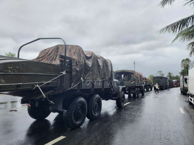 All-out mobilization to rescue flood-stricken communities in central Vietnam
- Ảnh 3.