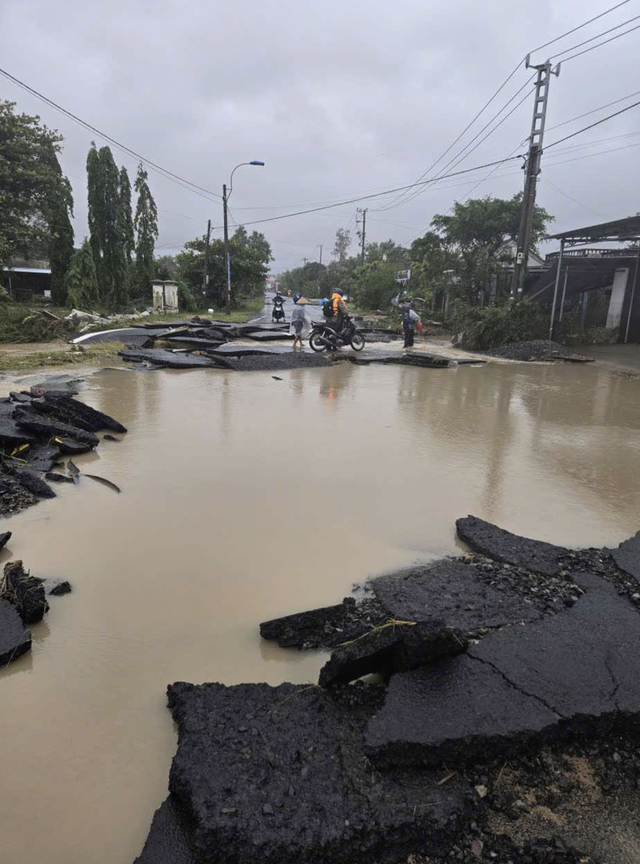 All-out mobilization to rescue flood-stricken communities in central Vietnam
- Ảnh 6.