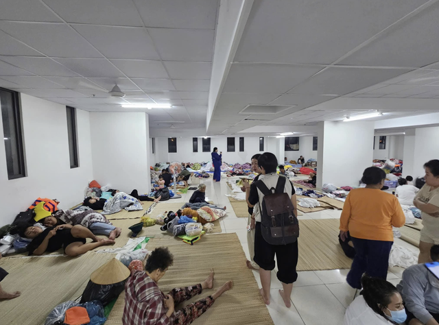 All-out mobilization to rescue flood-stricken communities in central Vietnam
- Ảnh 8.