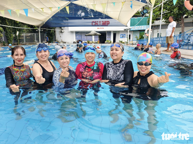 Seniors eagerly join free swimming classes in Ho Chi Minh City
- Ảnh 5.