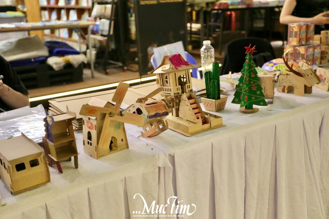 Trải nghiệm không gian văn hoá và giải trí buổi đêm tại Đường sách TP.HCM- Ảnh 9. Trải nghiệm không gian văn hoá và giải trí buổi đêm tại Đường sách TP.HCM- Ảnh 9.