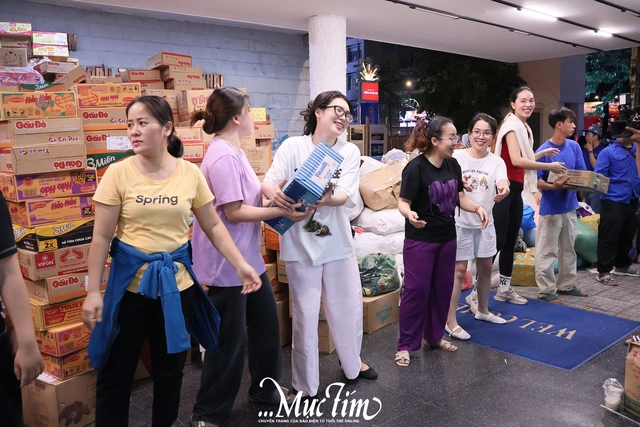 Đội viên, đoàn viên thành phố đồng lòng hỗ trợ đồng bào miền Trung- Ảnh 6. Đội viên, đoàn viên thành phố đồng lòng hỗ trợ đồng bào miền Trung- Ảnh 6.