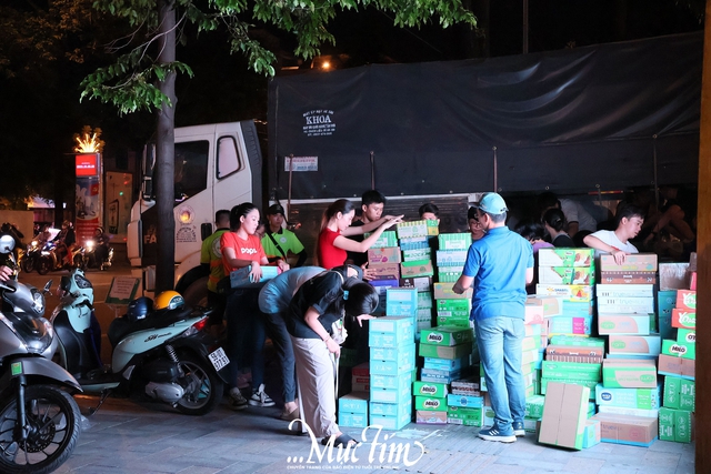 Đội viên, đoàn viên thành phố đồng lòng hỗ trợ đồng bào miền Trung- Ảnh 7. Đội viên, đoàn viên thành phố đồng lòng hỗ trợ đồng bào miền Trung- Ảnh 7.