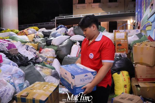 Đội viên, đoàn viên thành phố đồng lòng hỗ trợ đồng bào miền Trung- Ảnh 2. Đội viên, đoàn viên thành phố đồng lòng hỗ trợ đồng bào miền Trung- Ảnh 2.