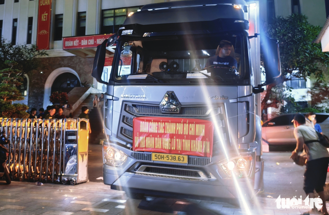 Ho Chi Minh City volunteers work overnight to support flood-affected communities
- Ảnh 4.