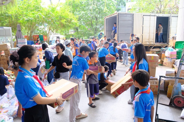 Đội viên, thiếu nhi TP.HCM góp nắng yêu thương hỗ trợ miền Trung- Ảnh 5. Đội viên, thiếu nhi TP.HCM góp nắng yêu thương hỗ trợ miền Trung- Ảnh 5.