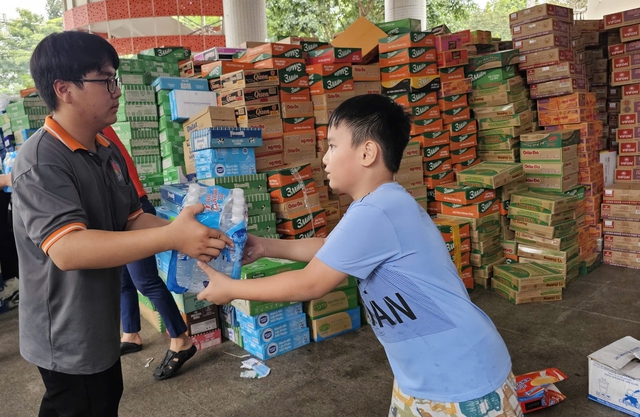 Đội viên, thiếu nhi TP.HCM góp nắng yêu thương hỗ trợ miền Trung- Ảnh 1. Đội viên, thiếu nhi TP.HCM góp nắng yêu thương hỗ trợ miền Trung- Ảnh 1.